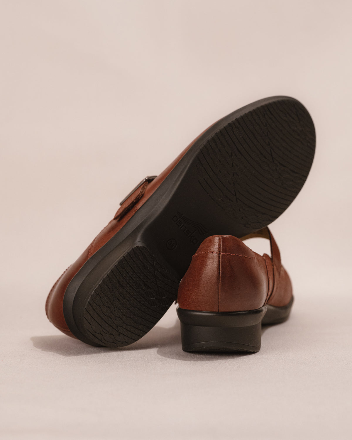 Dansko Collette Mary Jane – Women's Russett Burnished Nubuck Leather Arch Support Shoe