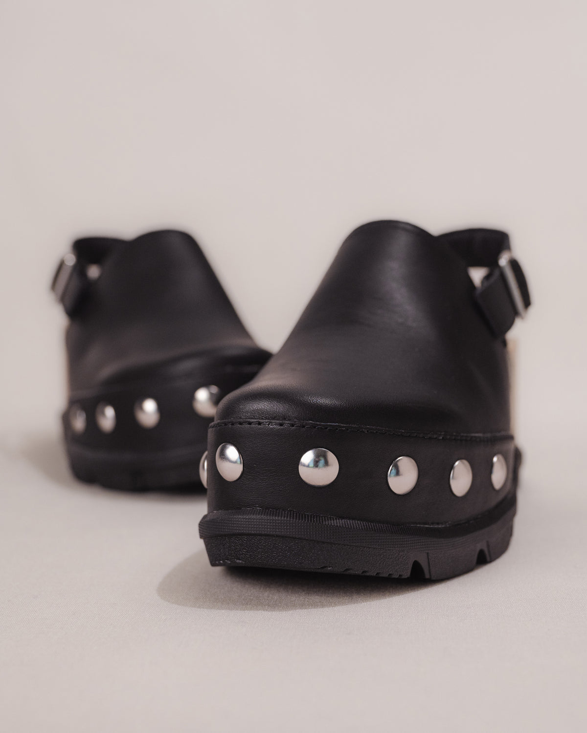 SOREL Roam'N Clog – Women's Leather Platform Clog in Black