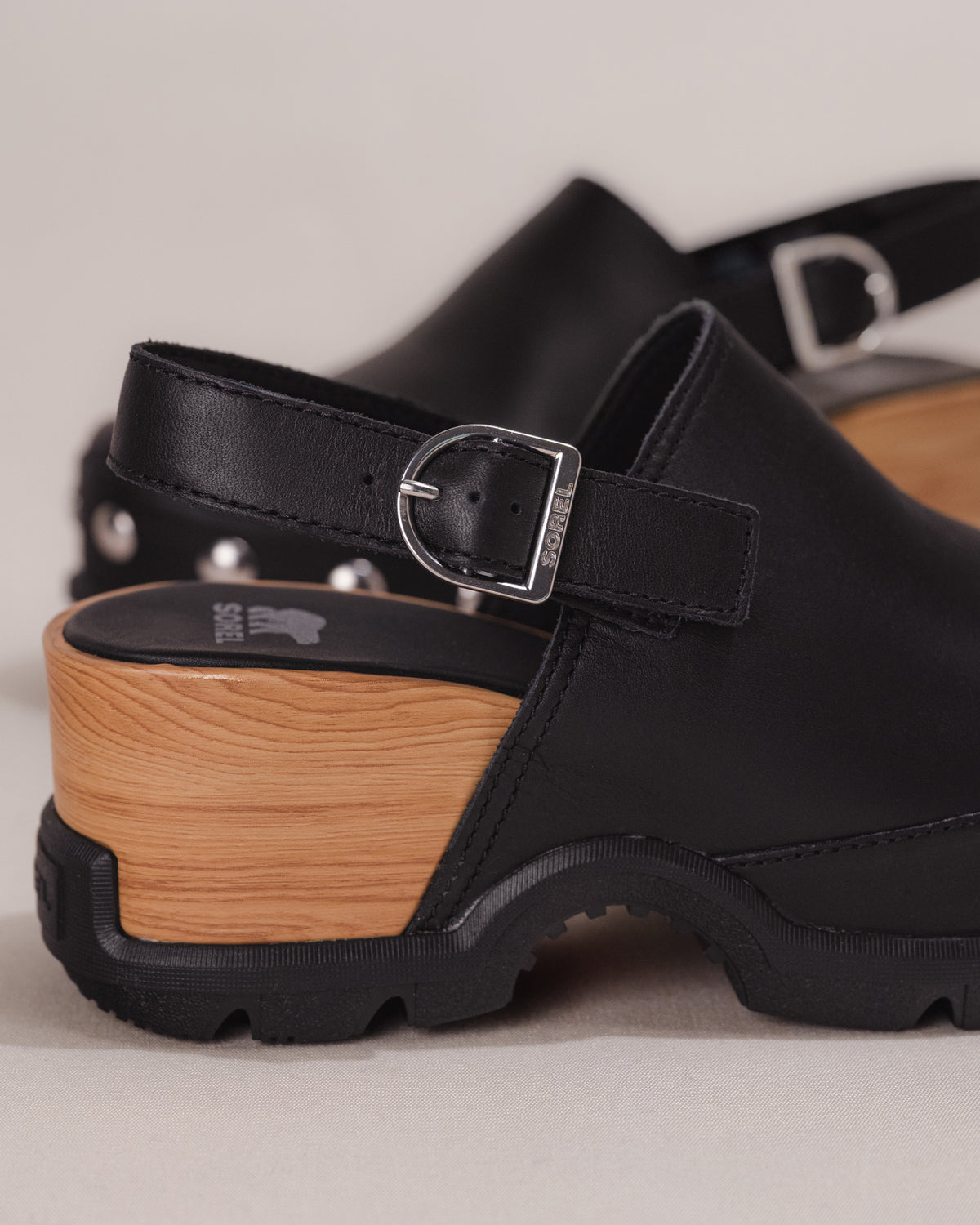 SOREL Roam'N Clog – Women's Leather Platform Clog in Black