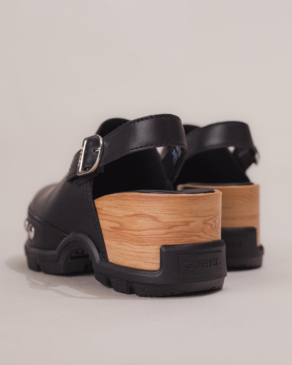 SOREL Roam'N Clog – Women's Leather Platform Clog in Black