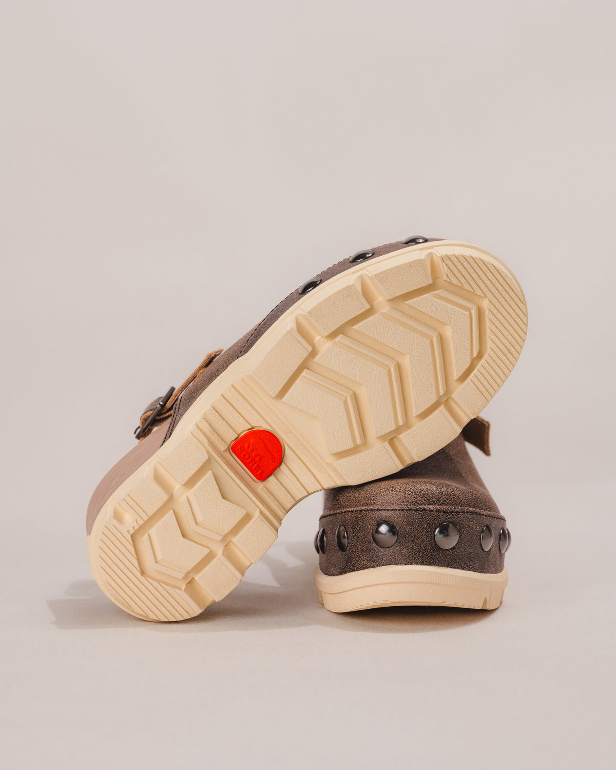 SOREL Roam'N Clog – Women's Leather Platform Clog in Canoe/Bleached Ceramic