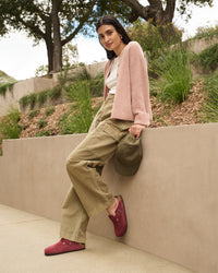 Birkenstock Boston Clog in Zinfandel Suede fall seasonal dark red.
Birkenstock Boston clog, Zinfandel suede, women’s slip-on clog, iconic Birkenstock footwear, all-day comfort shoes.