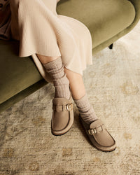 Birkenstock Buckley Clog in Tobacco Brown Oiled Leather.
Birkenstock Buckley clog, Tobacco Brown oiled leather, women’s slip-on clog, moccasin-style clog, all-day comfort shoes.