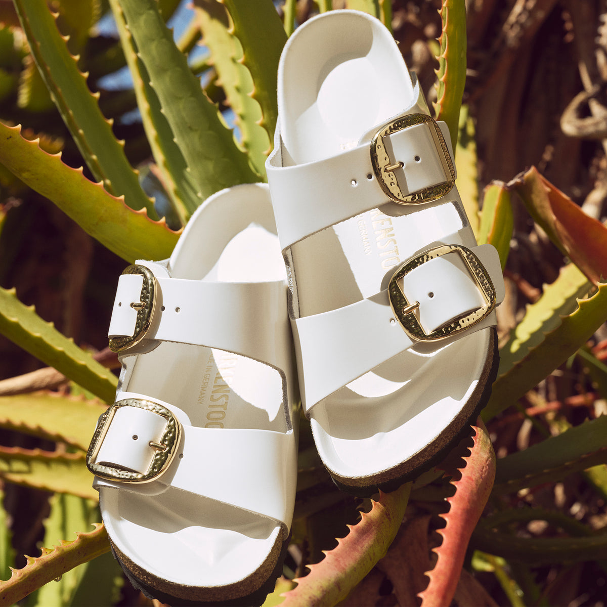 Women's Birkenstock Arizona Hammered Big Buckle in Natural Leather Patent - High Shine Antique White