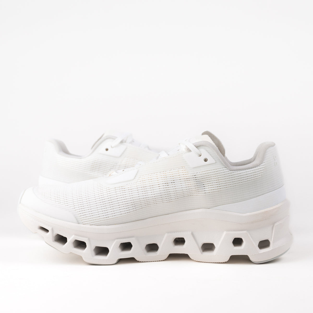Women's On Running Cloudmonster Void in White