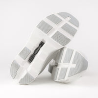 Women's On Running Cloudmonster Void in White