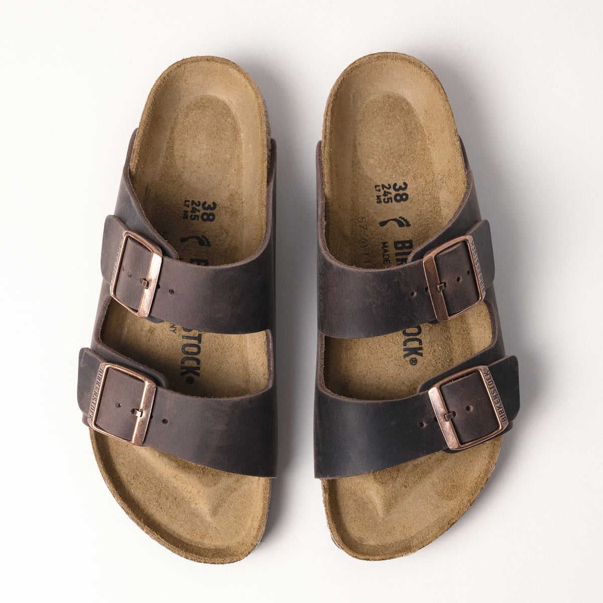 Top view of the Birkenstock Arizona Sandal in Habana Oiled Leather, highlighting the contoured cork-latex footbed and timeless craftsmanship.