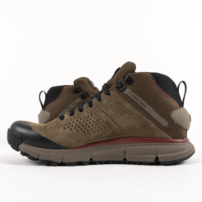 Exterior arch detail of the Men's Trail 2650 Mid GTX Waterproof Boot in Dusty Olive Suede Leather