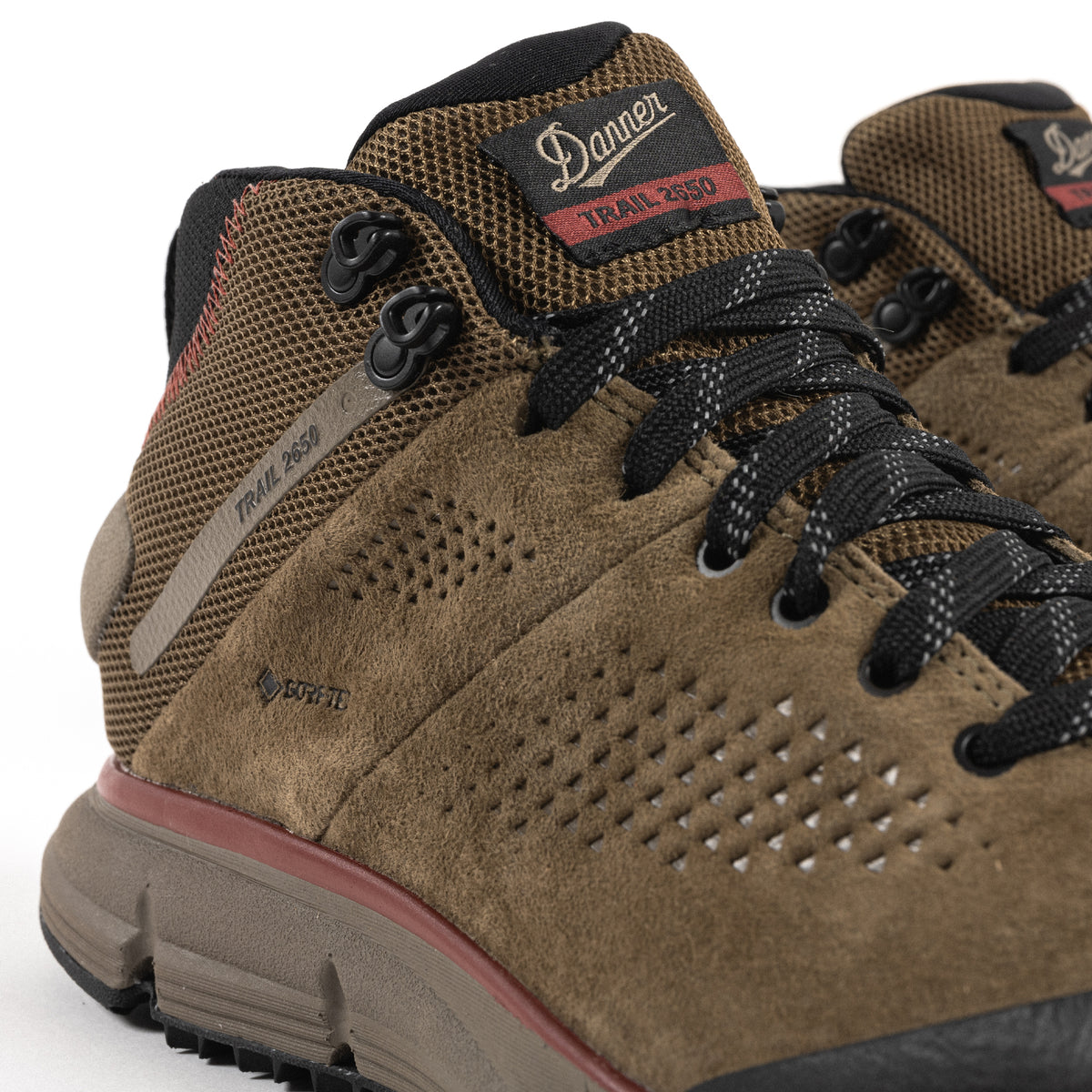 Lace up detail of the Men's Trail 2650 Mid GTX Waterproof Boot in Dusty Olive Suede Leather