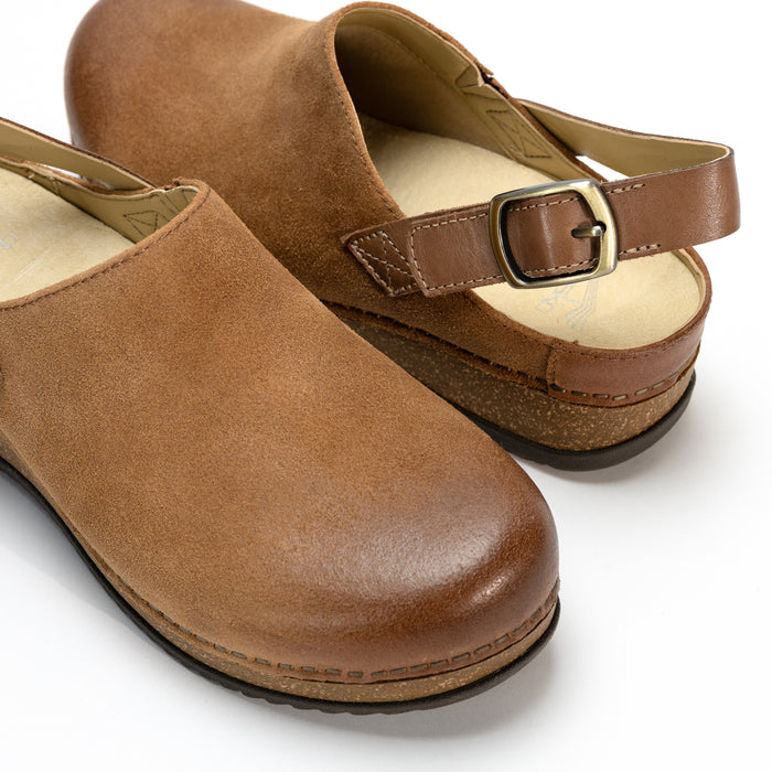 Close-up of the adjustable hook-and-loop heel strap for a secure, personalized fit and the recycled, anti-microbial lining for moisture management and odor control.