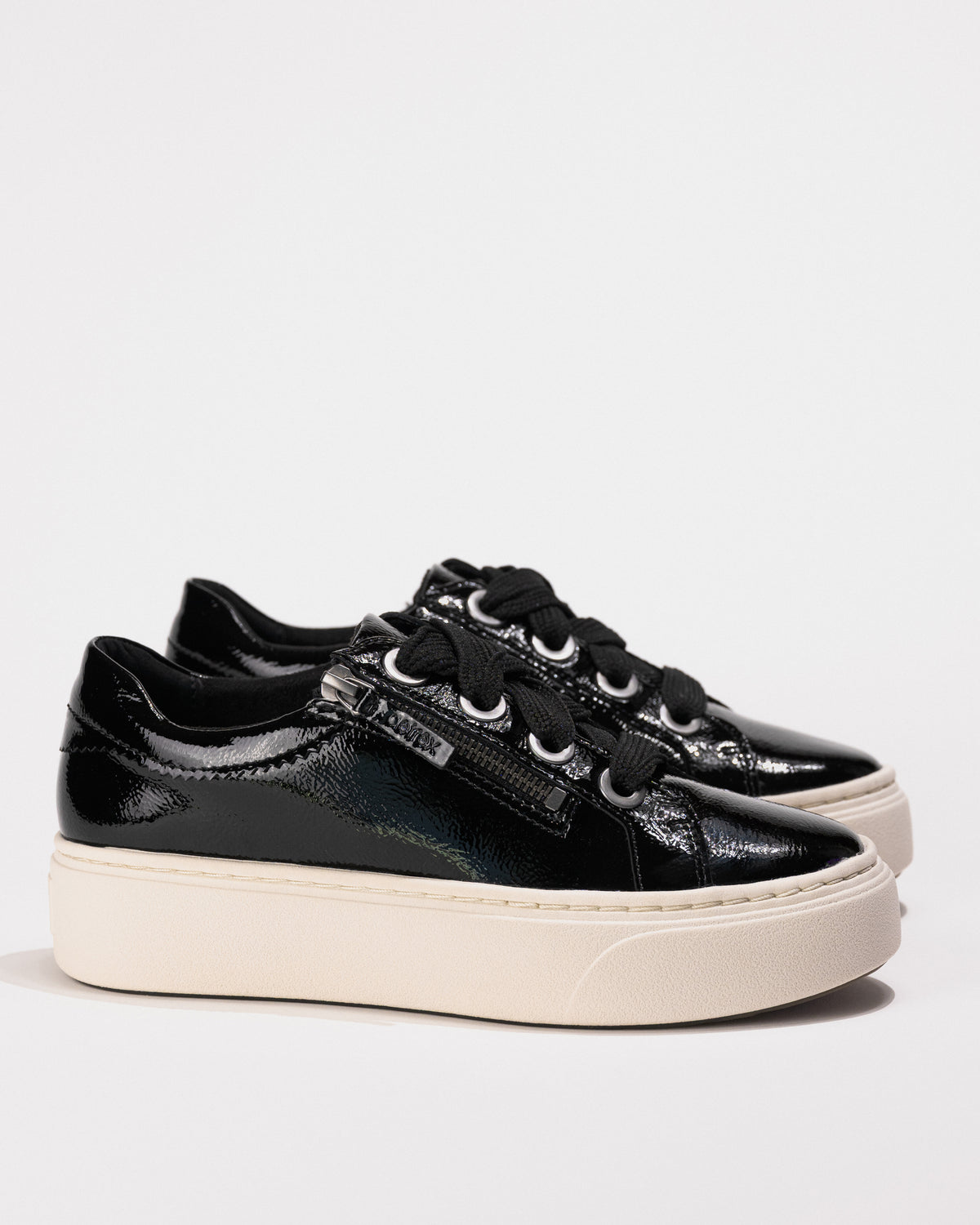 Side profile of Aetrex Aubrey sneaker in glossy black patent leather with cream platform sole
