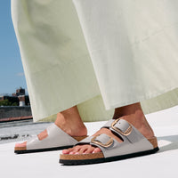 Birkenstock Arizona Big Buckle in Stone Coin Gray Natural High-Shine Leather Patent and golden buckle detail