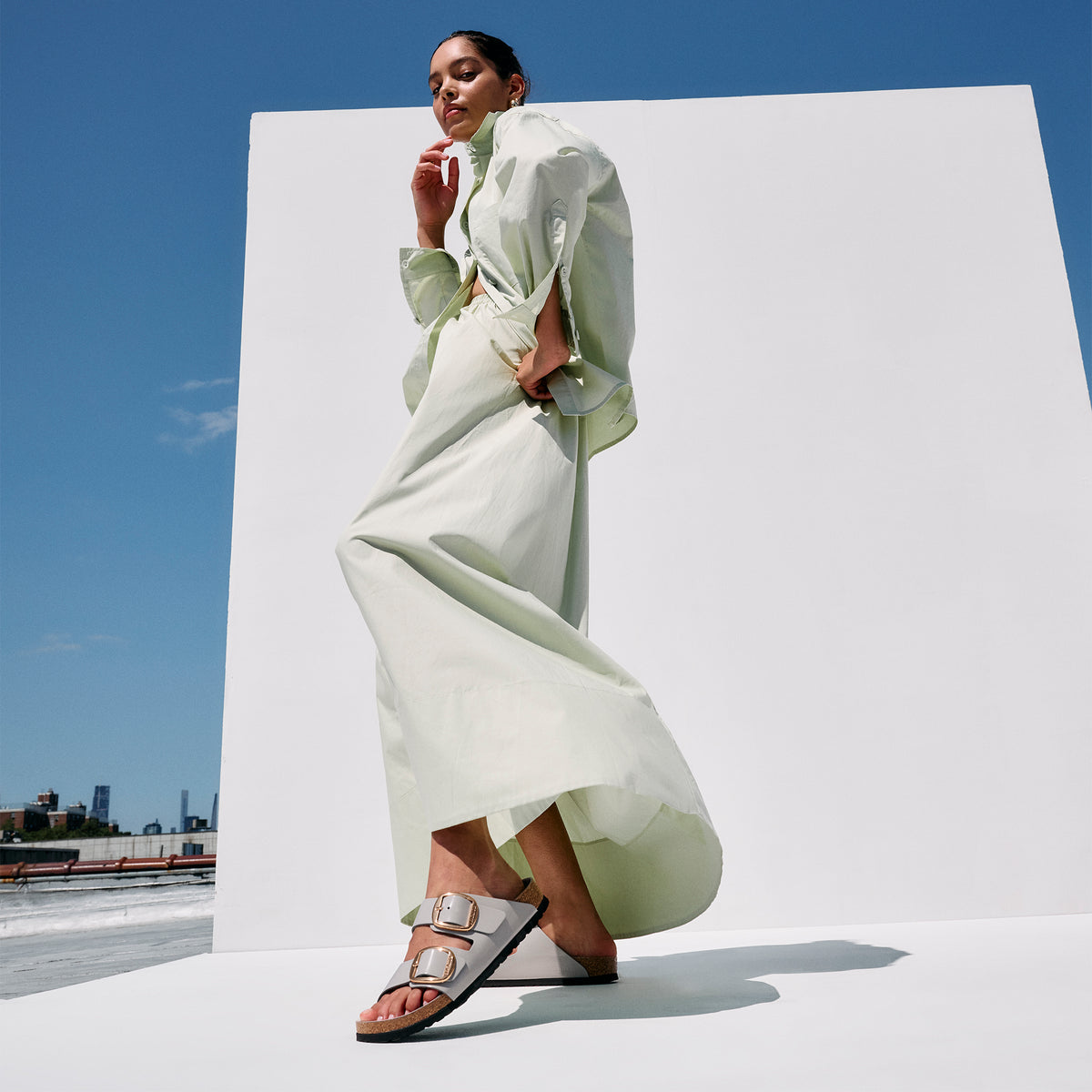 Birkenstock Arizona Big Buckle in Stone Coin Gray Natural High-Shine Leather Patent and golden buckle detail