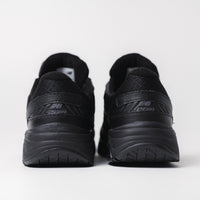 Close-up of the heel on the New Balance 928 V3 Walking Shoe, emphasizing the supportive ROLLBAR stability post system for added balance.