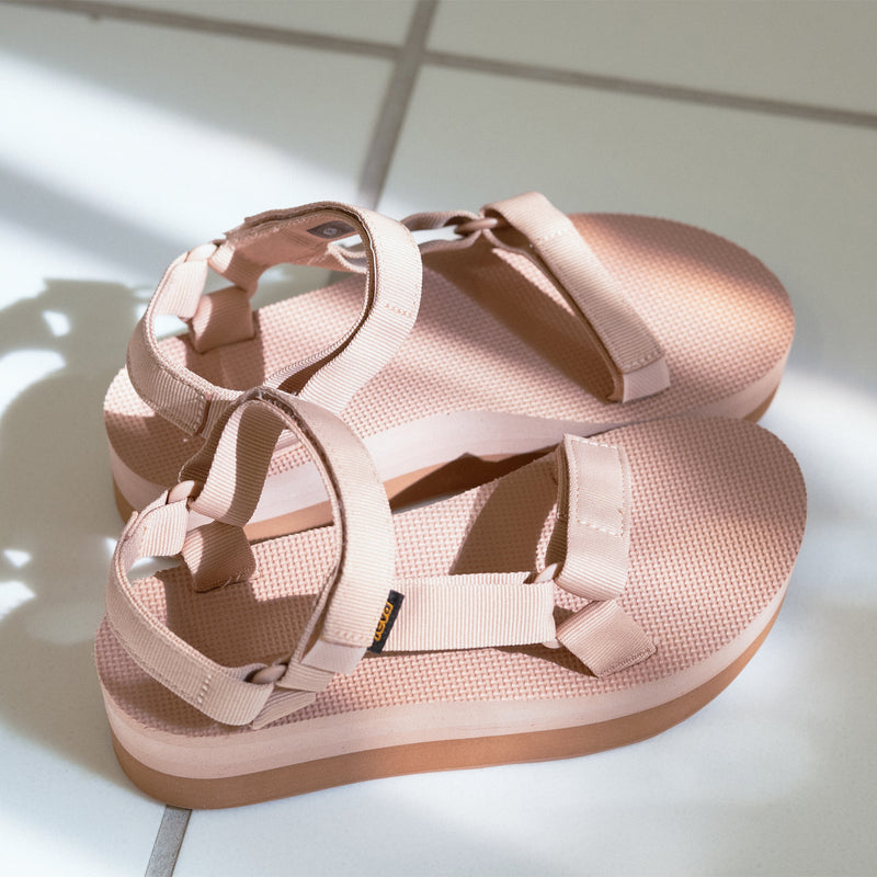 WOMEN'S TEVA FLATFORM UNIVERSAL MAPLE SUGAR LION SYNTHETIC