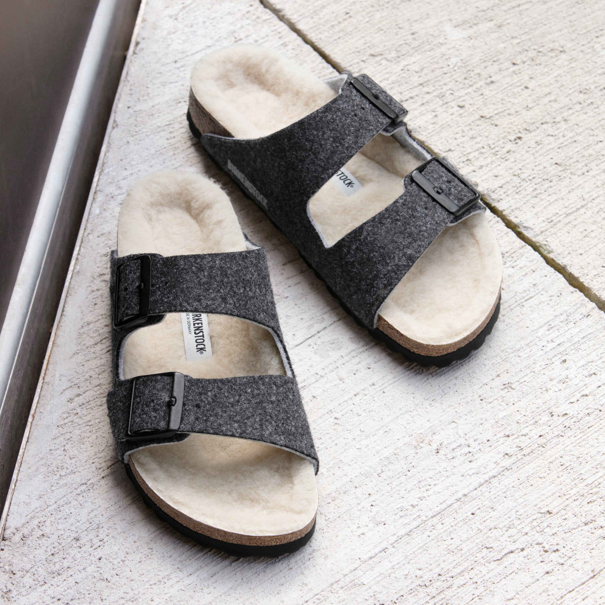 WOMEN S BIRKENSTOCK ARIZONA WOOL COZY SHEARLING SANDAL ANTHRACITE GRAY Plaza Shoe Store