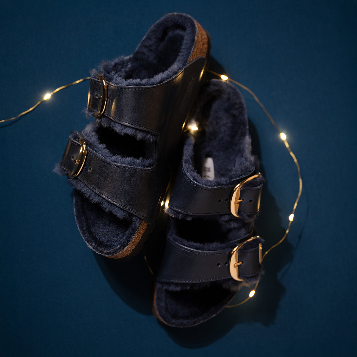 Overhead view of the Women's Birkenstock Arizona Big Buckle Sandal in Midnight Oiled Leather with Soft Genuine Shearling Lining