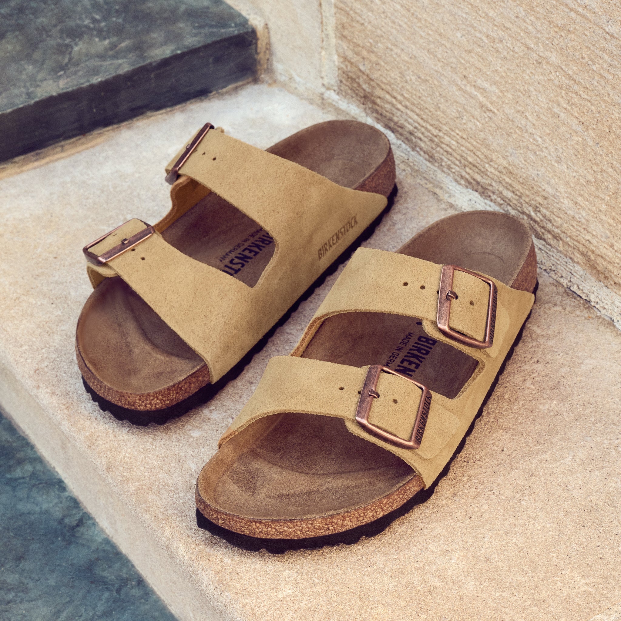 Birkenstock Arizona Sandal in Latte Suede – Plaza Shoe Store