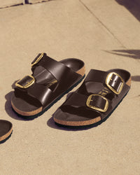 Women's Birkenstock Arizona Hammered Big Buckle – High-Shine Espresso Patent Leather