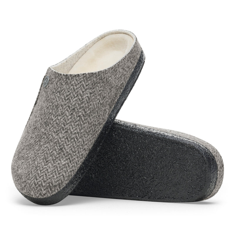 Detail view of the slip-resistant rubber sole on the Birkenstock Zermatt Shearling Slipper in Herringbone Gray Wool Felt