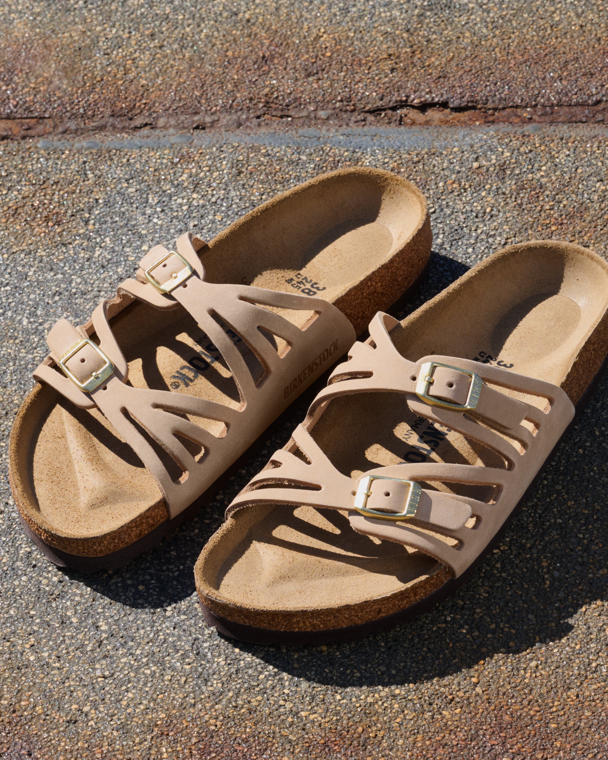 BIRKENSTOCK GlLFORDLOW 26.5センチ Birkenstock Granada Sandcastle Nubuck | Women's Laser-Cut Sandals