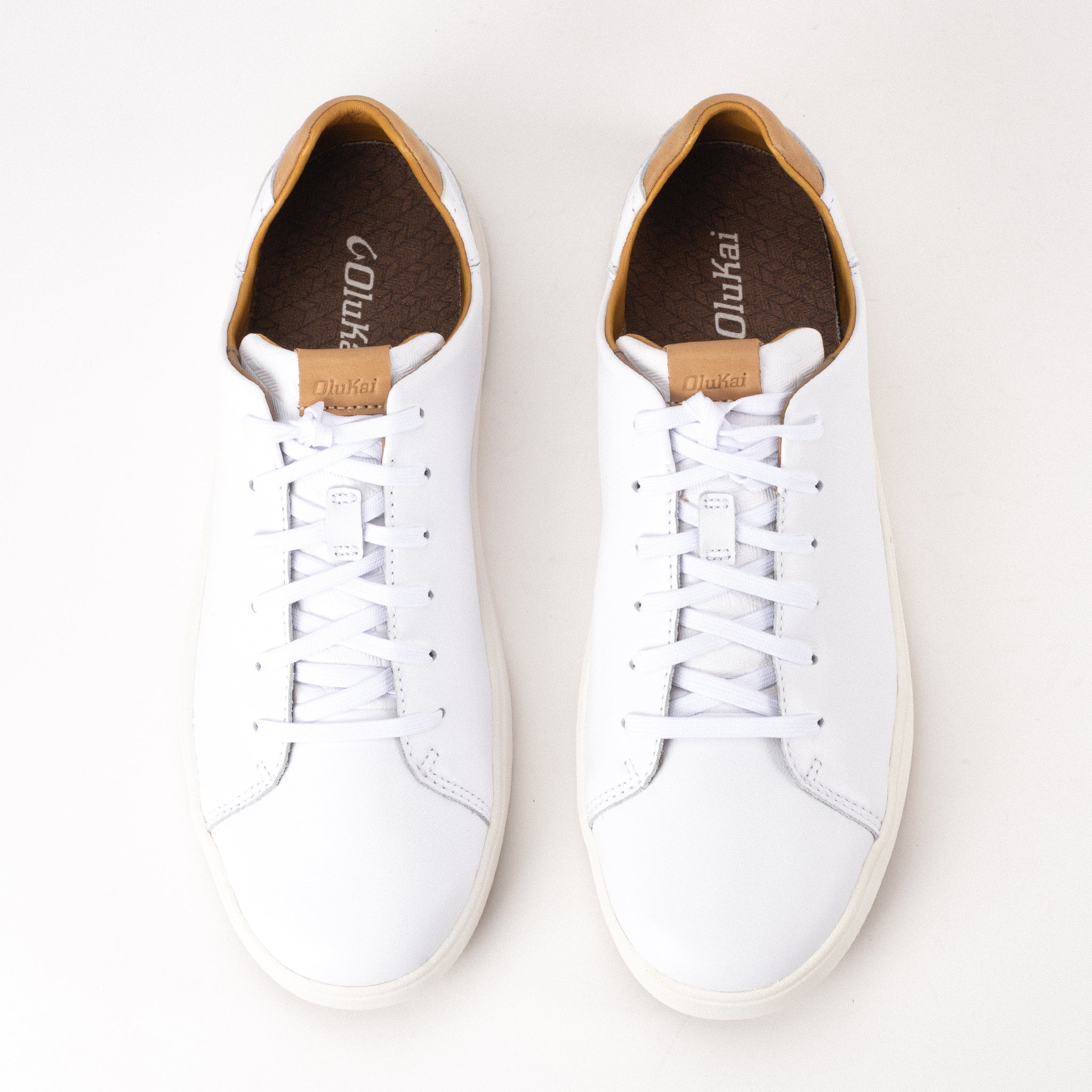 りり。A03（白）、 A13（茶）、 A02（Lee） MEN'S OLUKAI LAE'AHI LI 'ILI - WHITE - LEATHER – Plaza Shoe Store