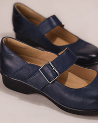 Dansko Collette Mary Jane – Women's Navy Burnished Nubuck Leather Arch Support Shoe