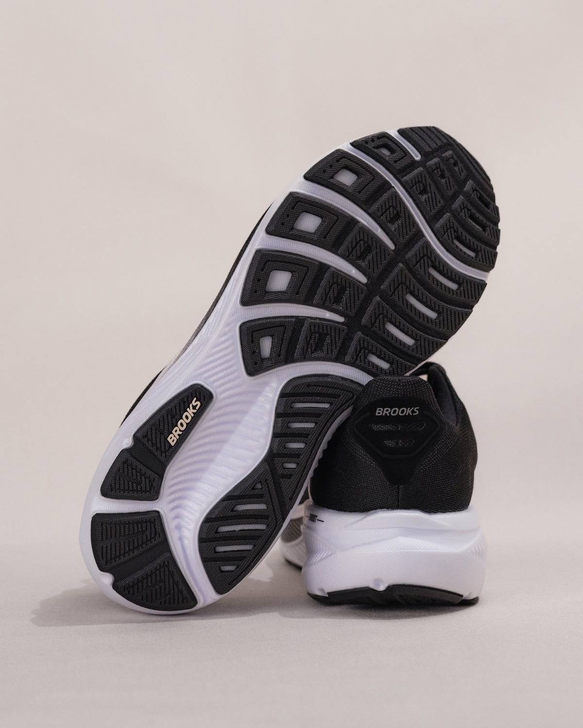 Men’s Brooks Ghost 17 Road Running Shoe in Black/White
