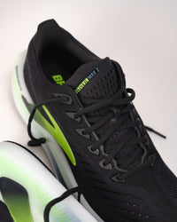 Close‑up of Brooks Glycerin Max 2 upper and tongue detail