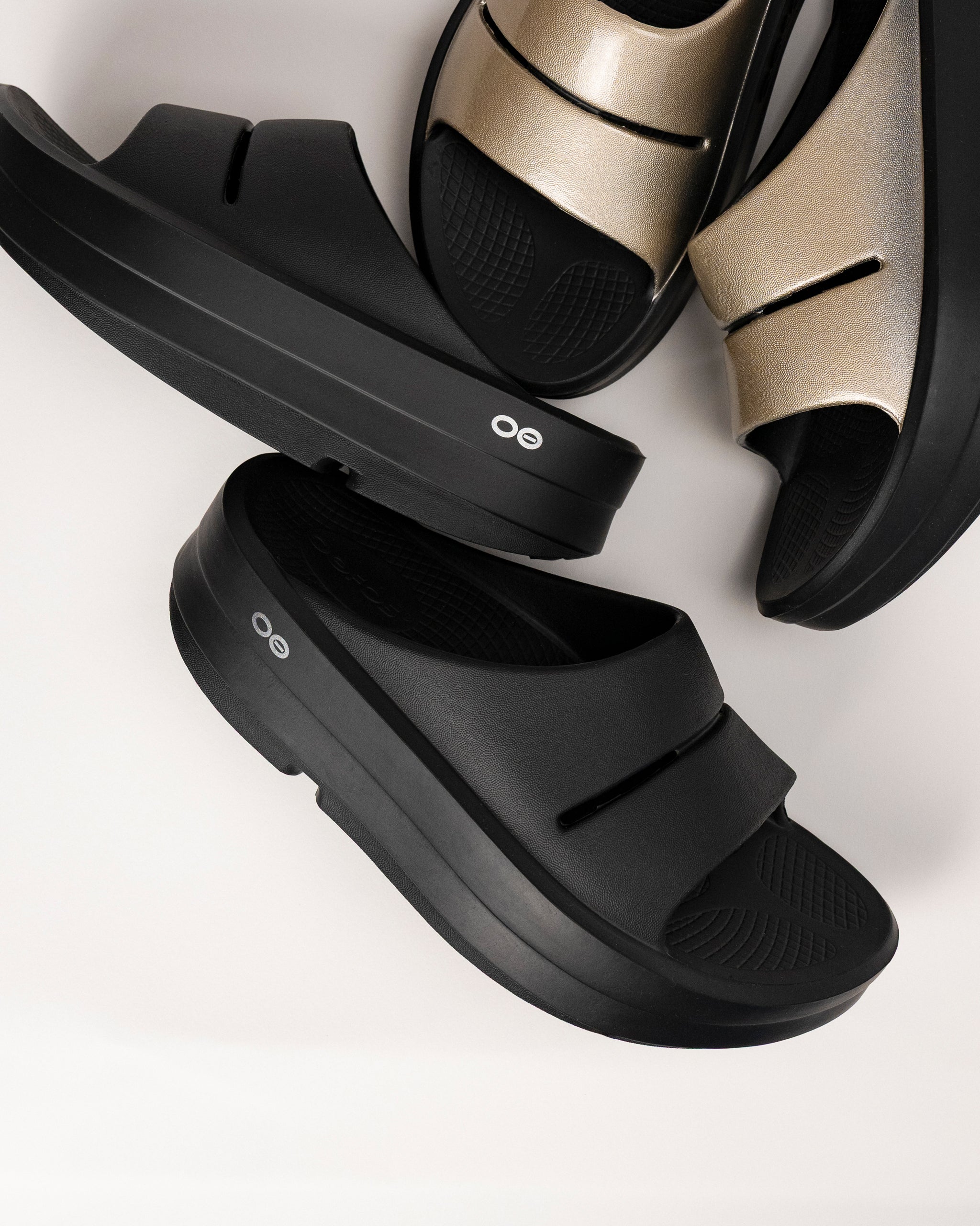 【値下げ可】OOFOS / OOmega EXCLUSIVE EU41 OOFOS OOmega OOahh Slide – Women's Platform Recovery Sandal