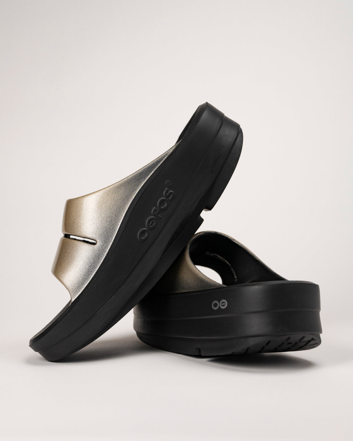 Side view of OOmega OOahh Luxe platform slide with elevated sole and comfort rocker footbed