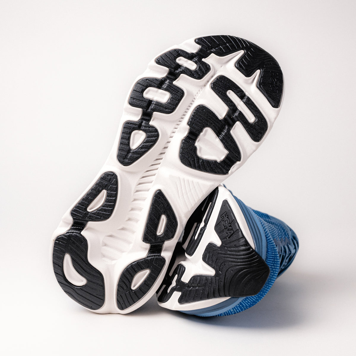 Outsole detail of Men’s HOKA Gaviota 5 featuring durable rubber for reliable grip.