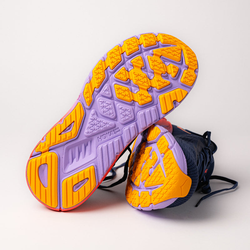 Rubber outsole detail of Women’s HOKA Arahi 7 with traction designed for pavement and light trails.