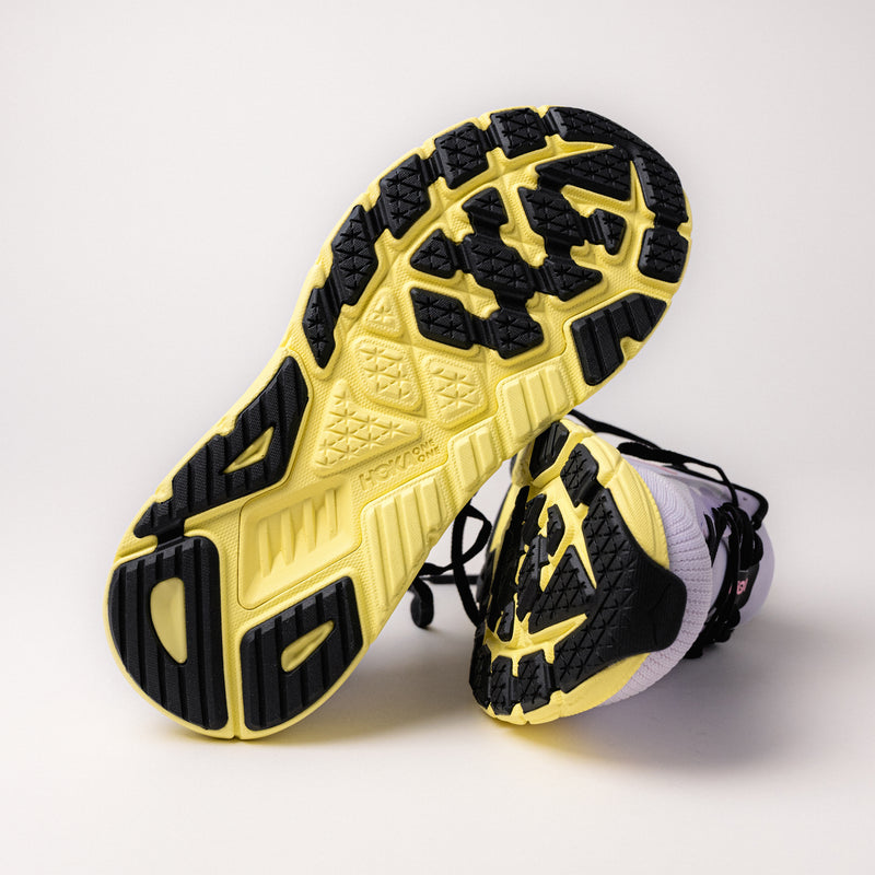 Rubber outsole detail of Women’s HOKA Arahi 7 with traction designed for pavement and light trails.