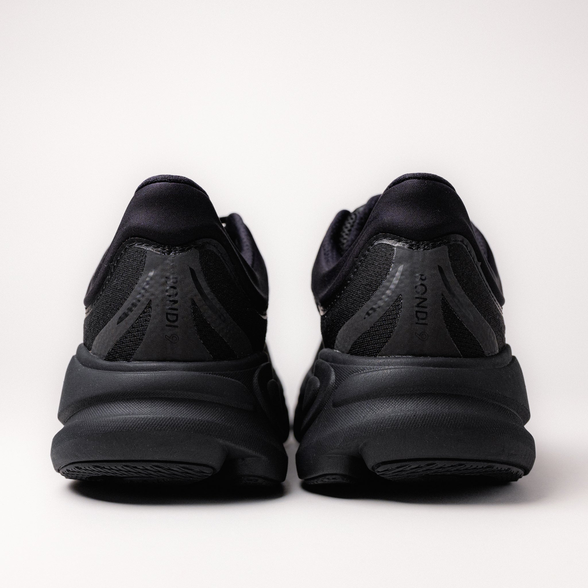 HOKA BONDI 9 ブラック 23 HOKA | Bondi 9 Shoes - Black | The Sports Edit