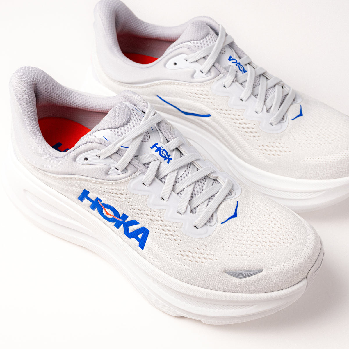 Top view showcasing the engineered mesh upper of Men's HOKA Bondi 9