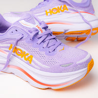 Detail view of the Engineered mesh upper made with 55% recycled polyester. A breathable solution for the HOKA Bondi 9