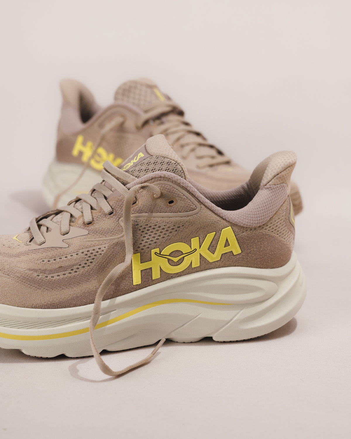 Men’s HOKA Clifton 10 – Raw Linen / Stone Lightweight Trainer