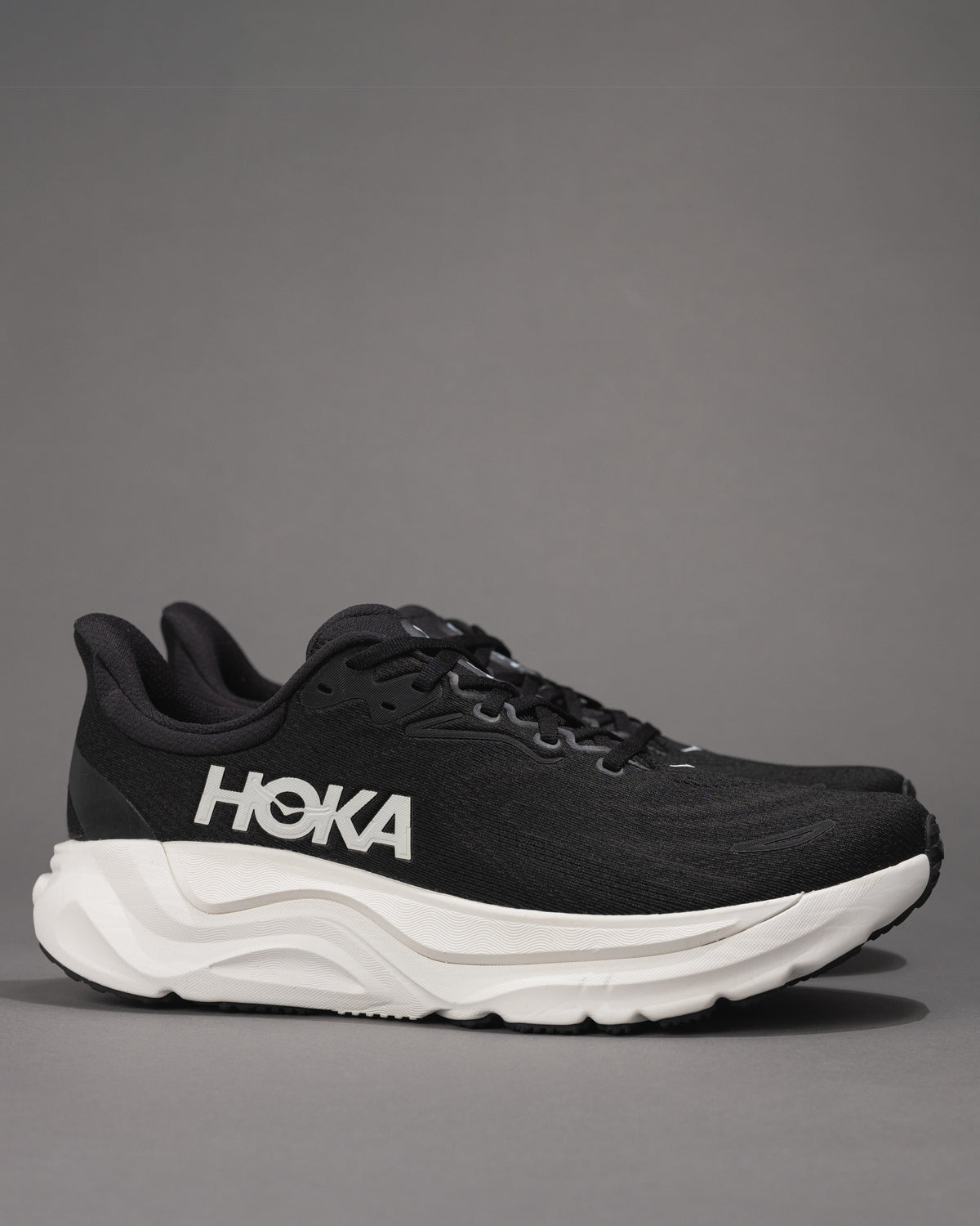 Men’s HOKA Arahi 8 – Black / White Lightweight Stability Trainer