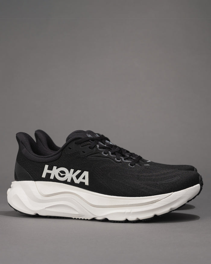 Men’s HOKA Arahi 8 – Black / White Lightweight Stability Trainer
