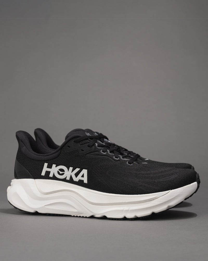 Men’s HOKA Arahi 8 – Black / White Lightweight Stability Trainer
