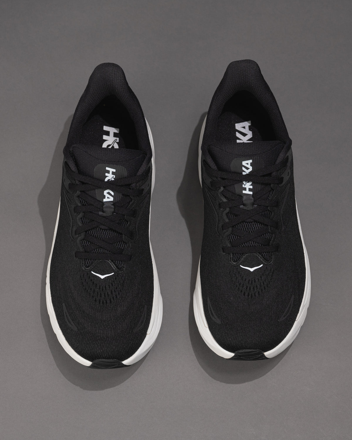 Men’s HOKA Arahi 8 – Black / White Lightweight Stability Trainer