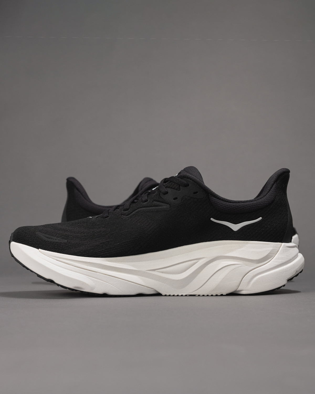 Men’s HOKA Arahi 8 – Black / White Lightweight Stability Trainer