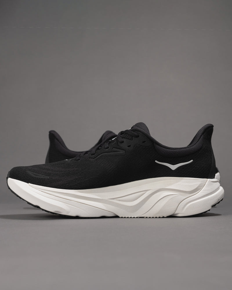 Men’s HOKA Arahi 8 – Black / White Lightweight Stability Trainer