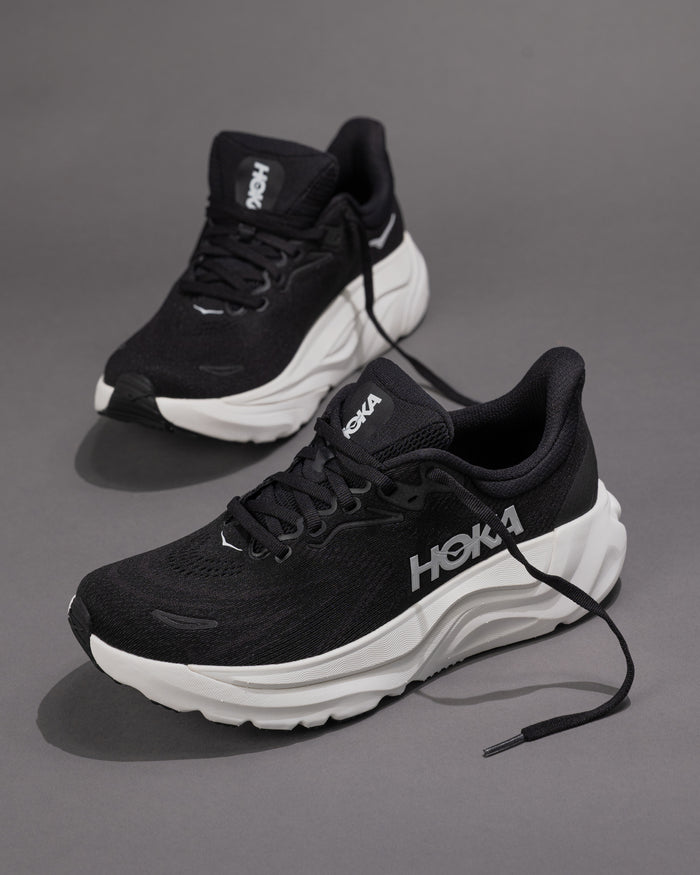 Women’s HOKA Arahi 8 – Black / White Stability Running Shoe