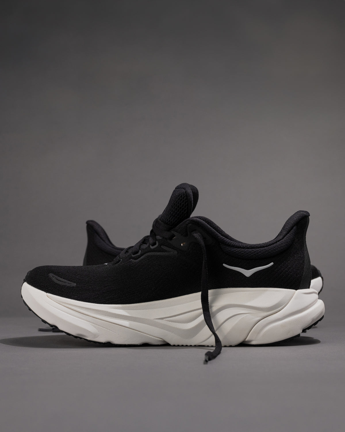 Women’s HOKA Arahi 8 – Black / White Stability Running Shoe