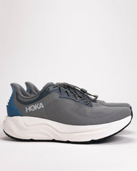 Angled profile of Men’s Arahi SR highlighting cushioned midsole design