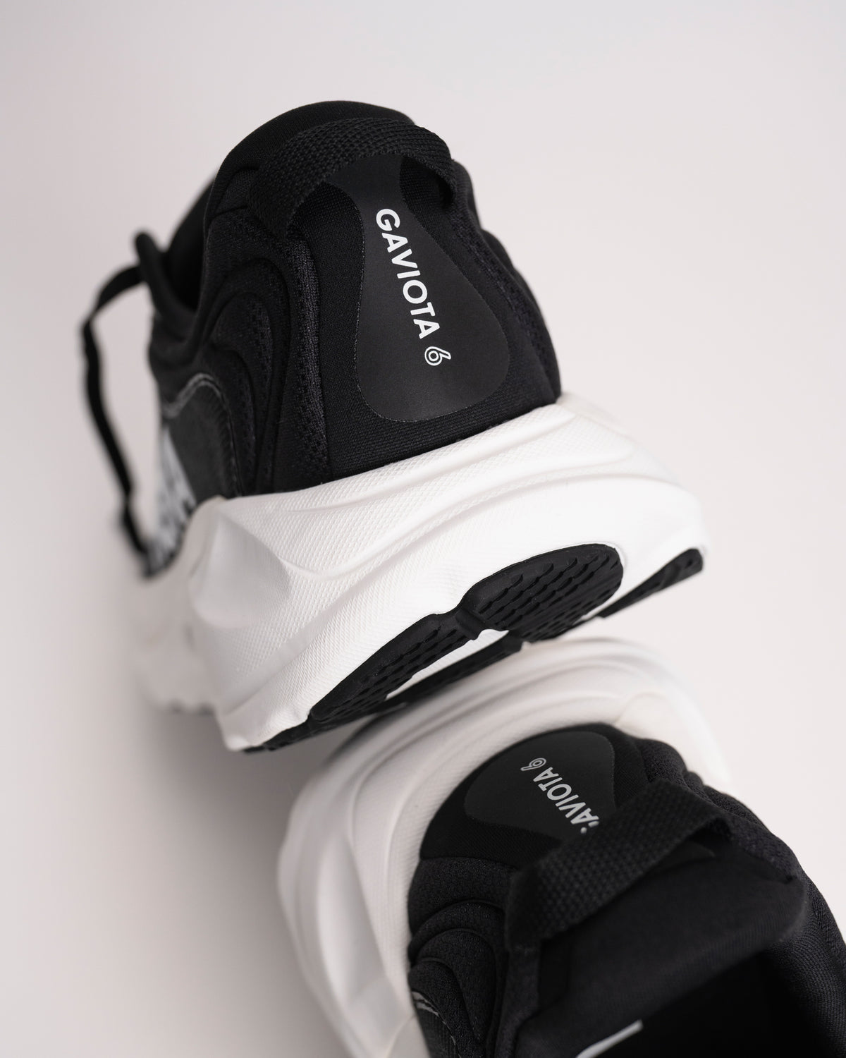 Heel detailing on the Men’s HOKA Gaviota 6 Stability Road Running Shoe