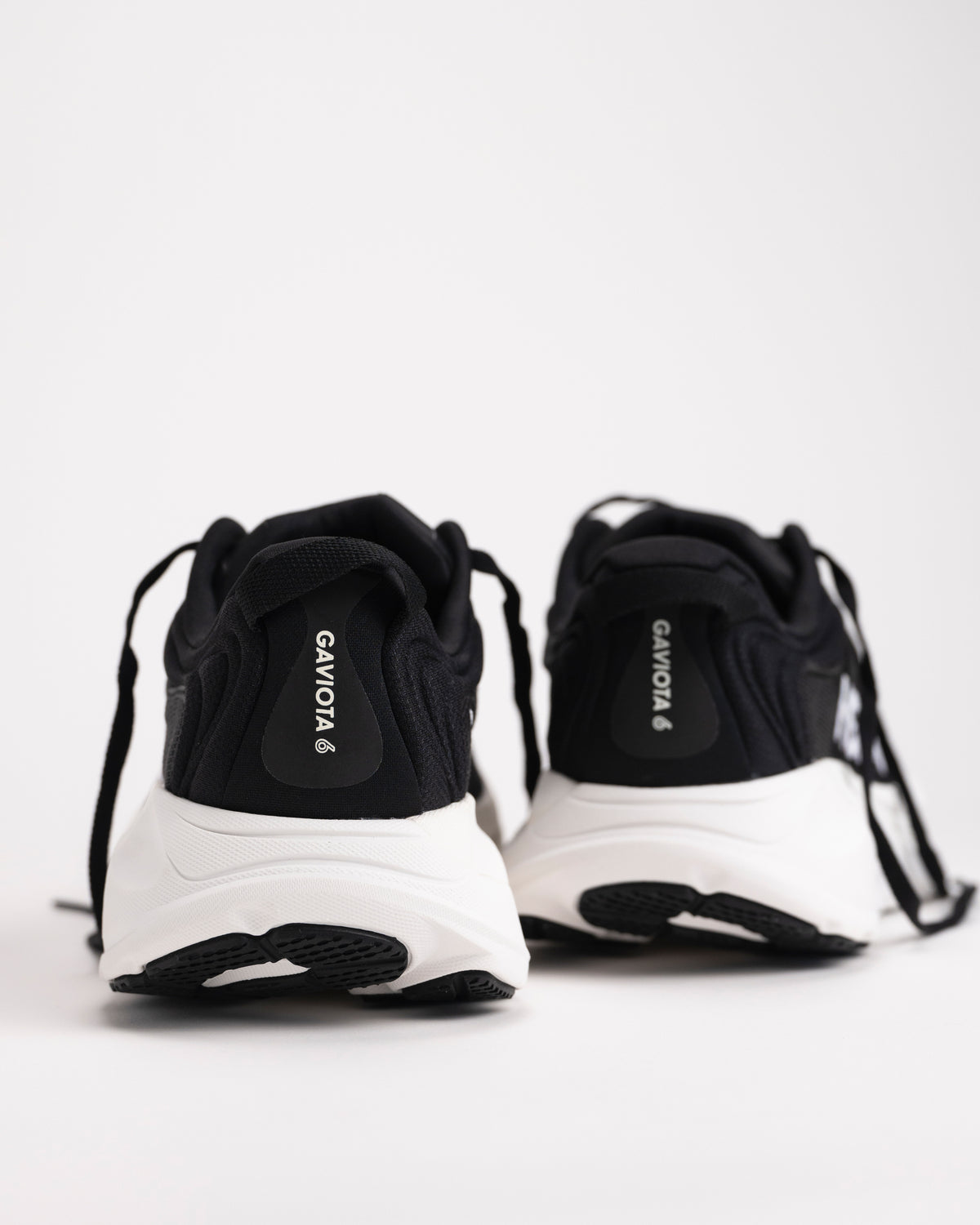 Heel detail of Women’s Gaviota 6 showing padded collar and pull tab