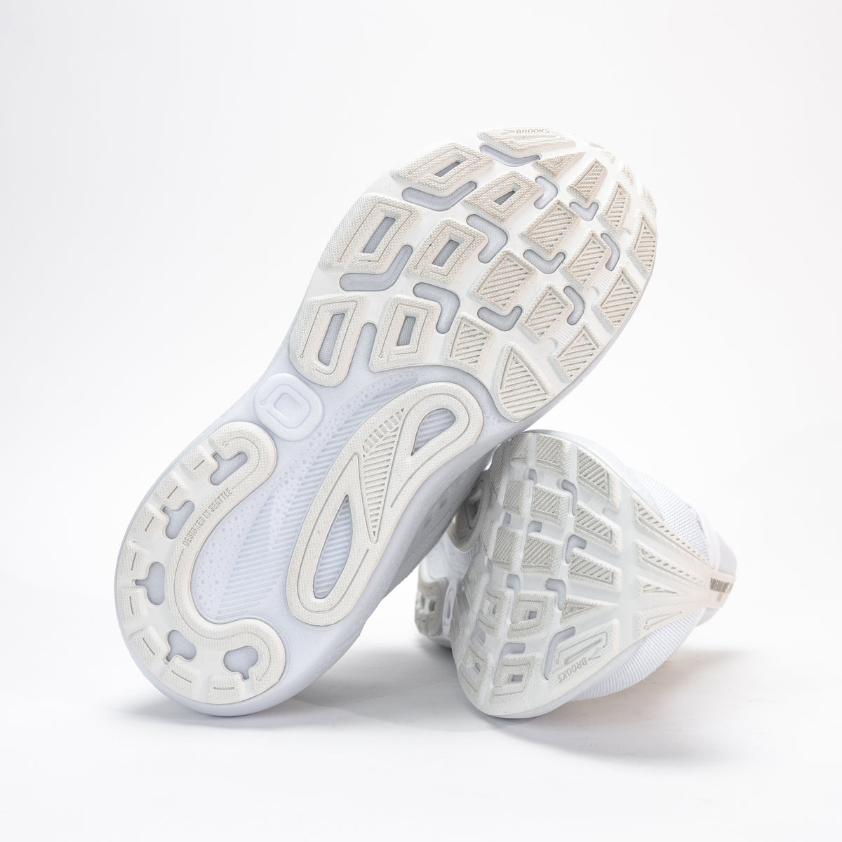 Outsole of the women's Brooks Adrenaline GTS 24, featuring a durable road running-specific tread pattern for grip and stability.